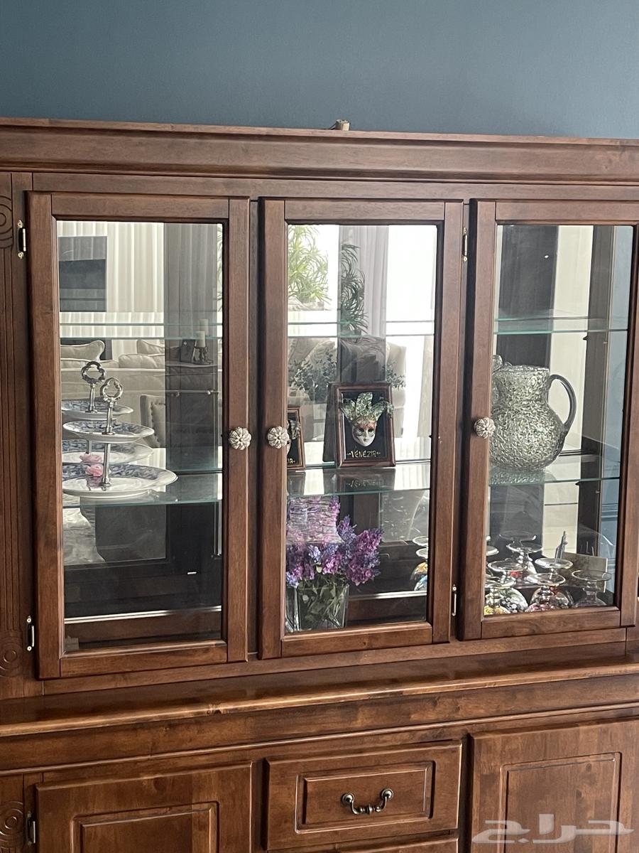 Dining cabinet in very good condition63673826950786113