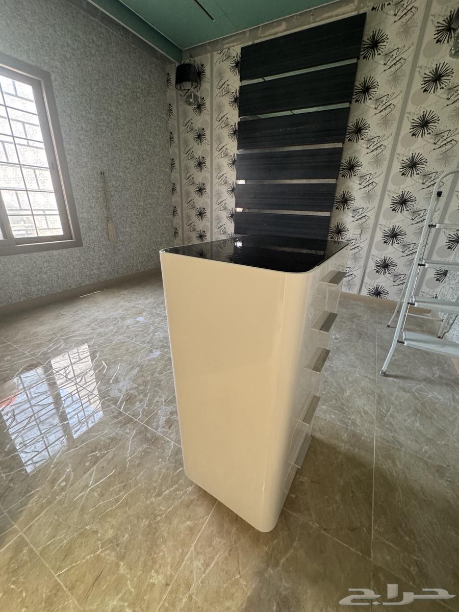 طاولة من city W للبيع63671138735105112