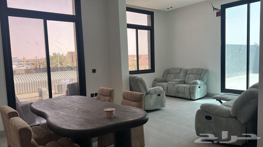 Sofa and dining table for sale, never used63668529859329112