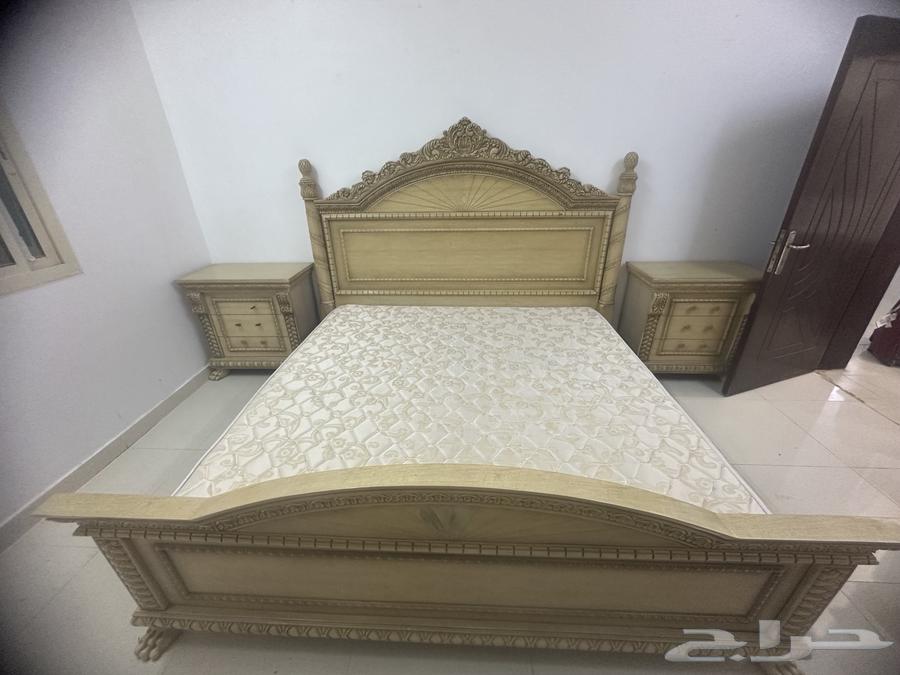 Medium-sized complete bedroom set consisting of 7 pieces for sale due to travel63668613667842111