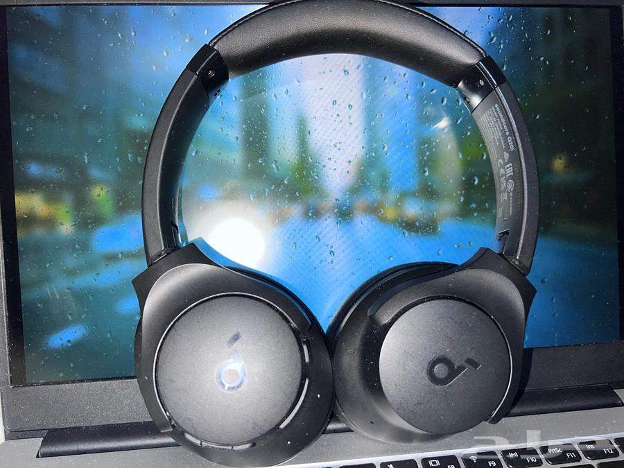 soundcore Bluetooth headphones in excellent condition, minimal use63671229194497110