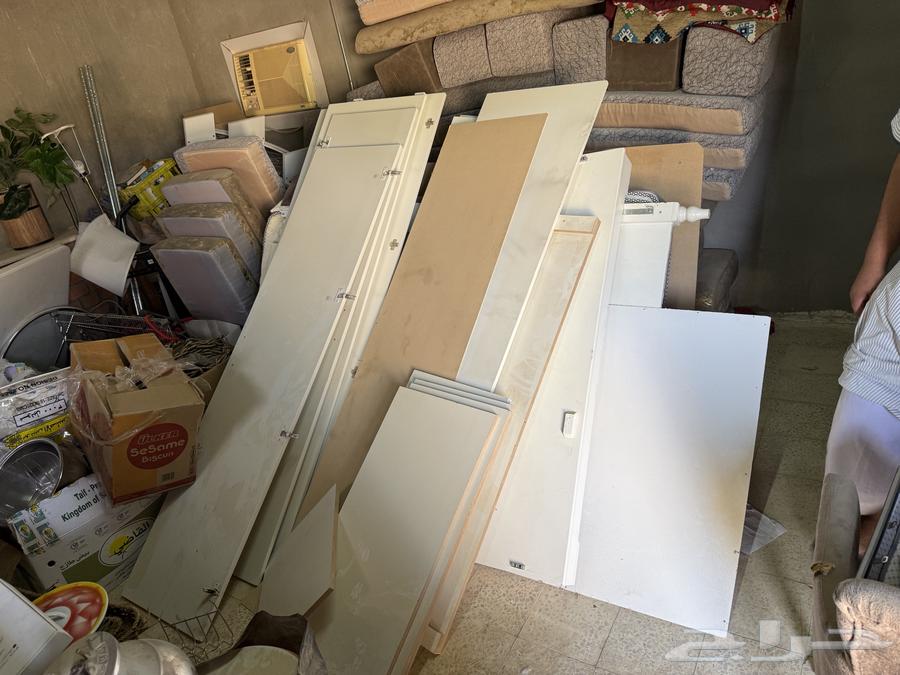 غرفة نوم سرير ودرج نضيفه جدا63669919417987110