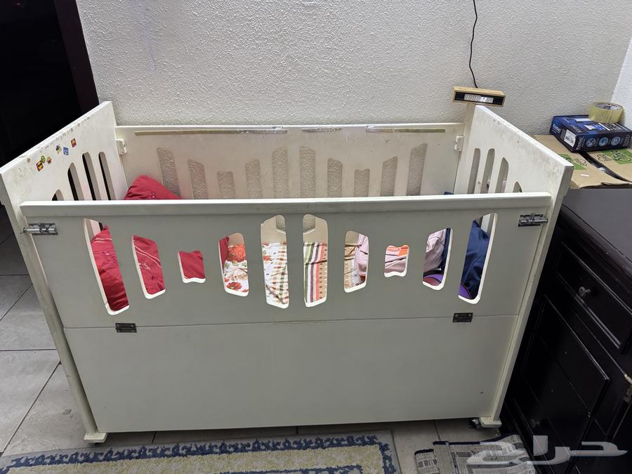 Almost new baby bed with mattress63673284904706110