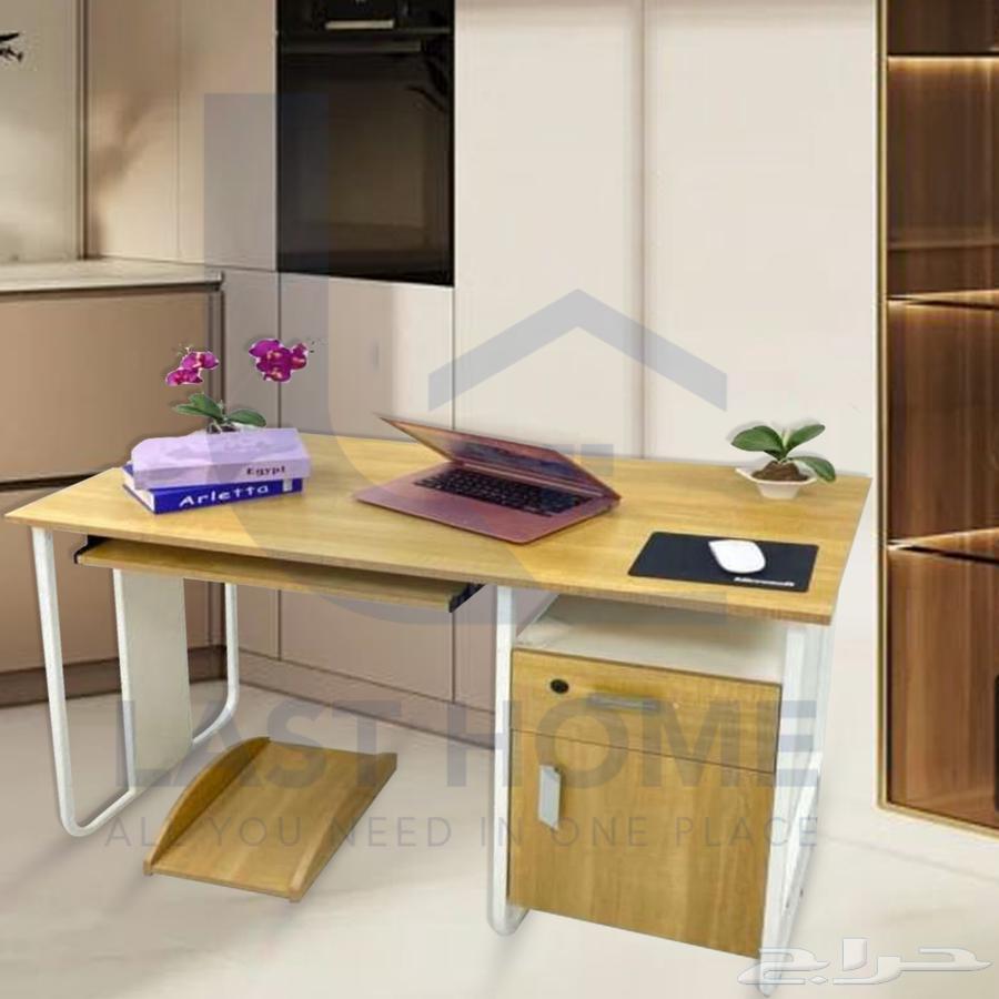 Beige used office desk, less than a year, clean63670712760194110