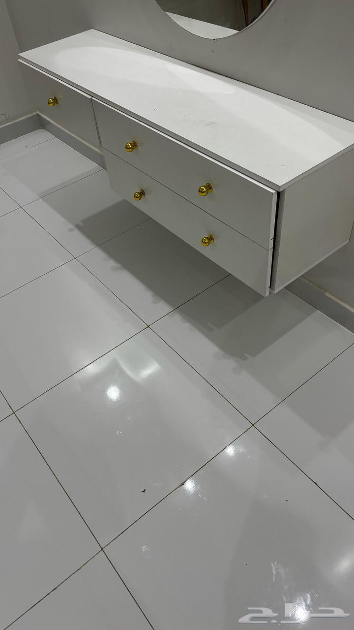 تسريحه مع سرير بدون طراحهه63673995846786114