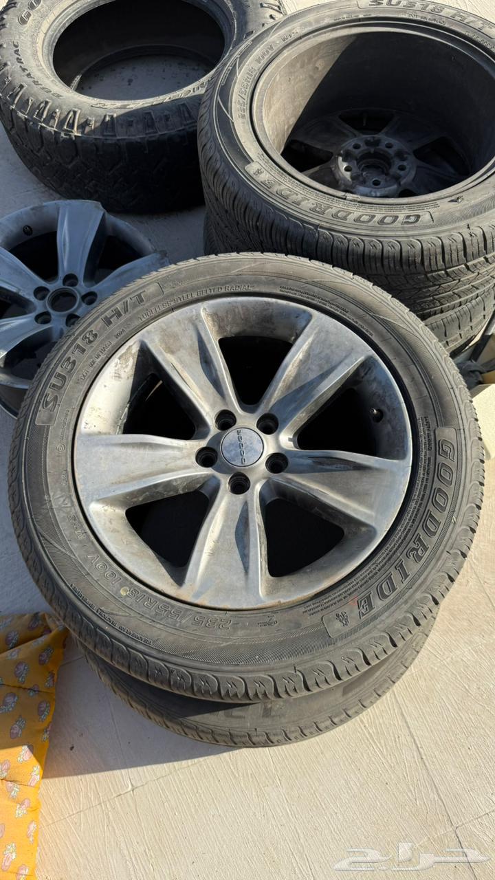 Three wheel rims with new tires, hood, but I don't have a picture63722950296067114