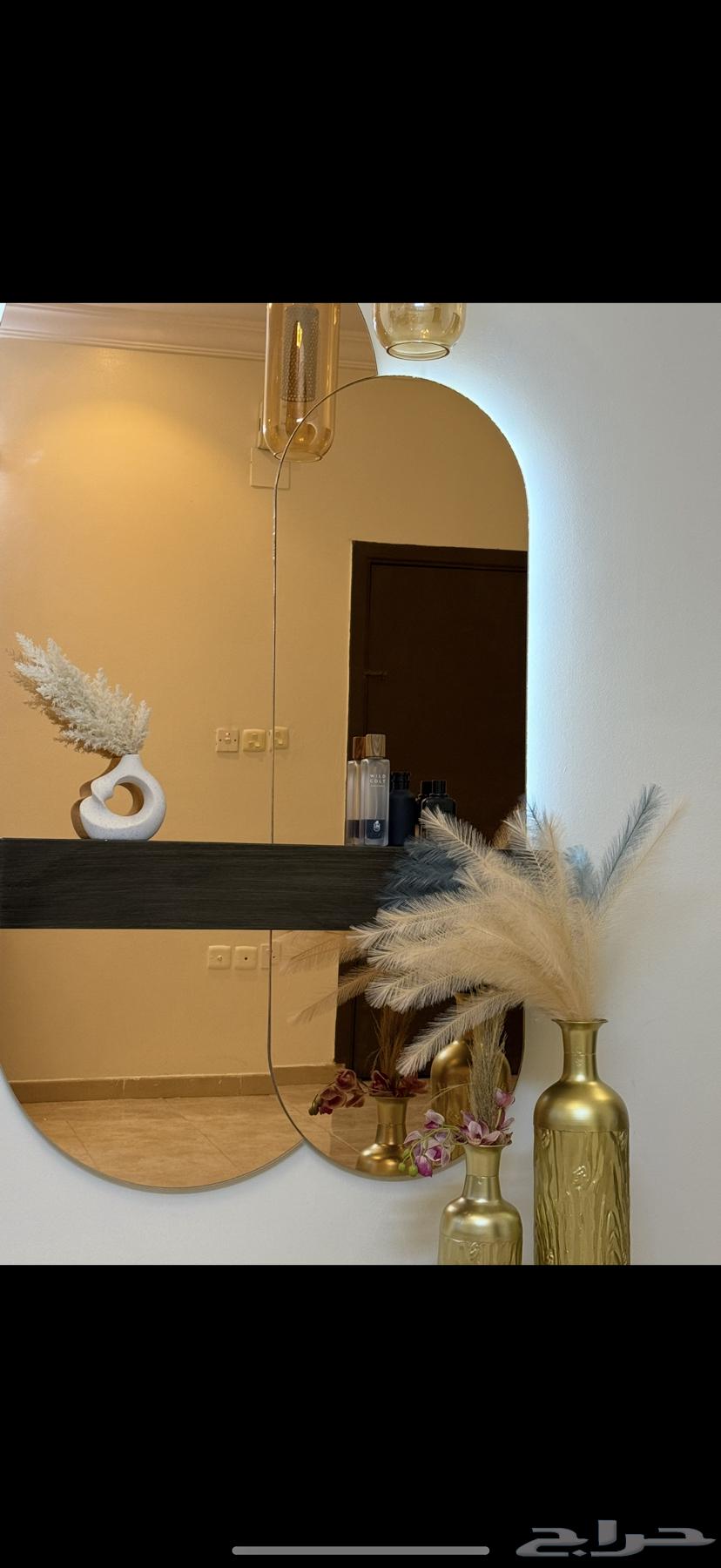 مرايا جديده وكبيره زي مو موضح فالصوره مع رف خشب ع السوم63673474568707110