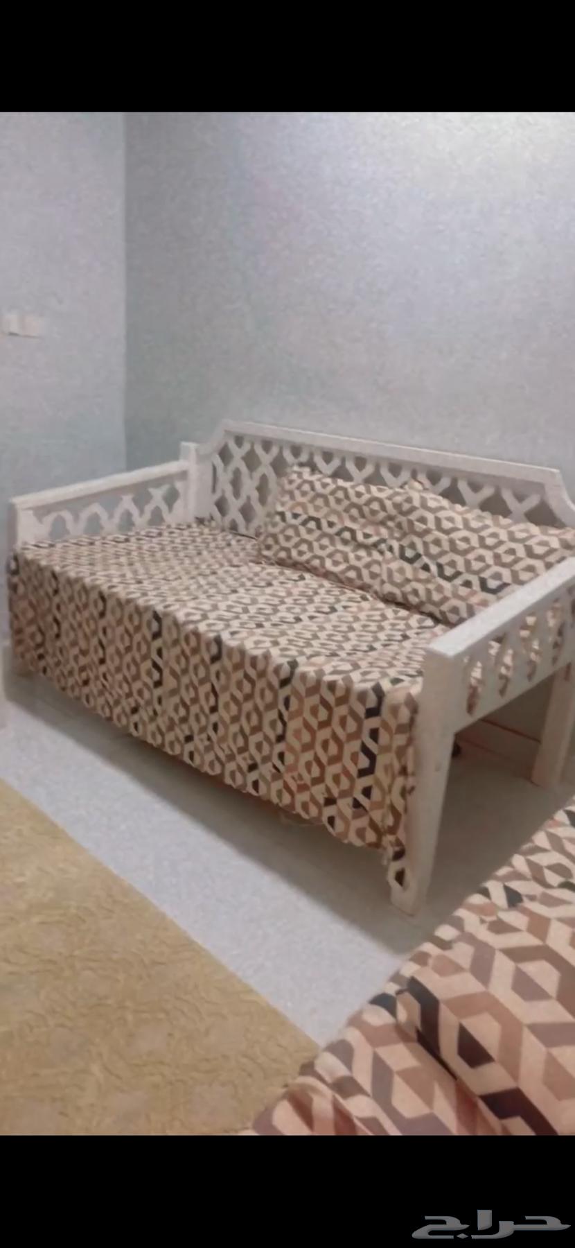 5 Wooden Chairs63668124989569110