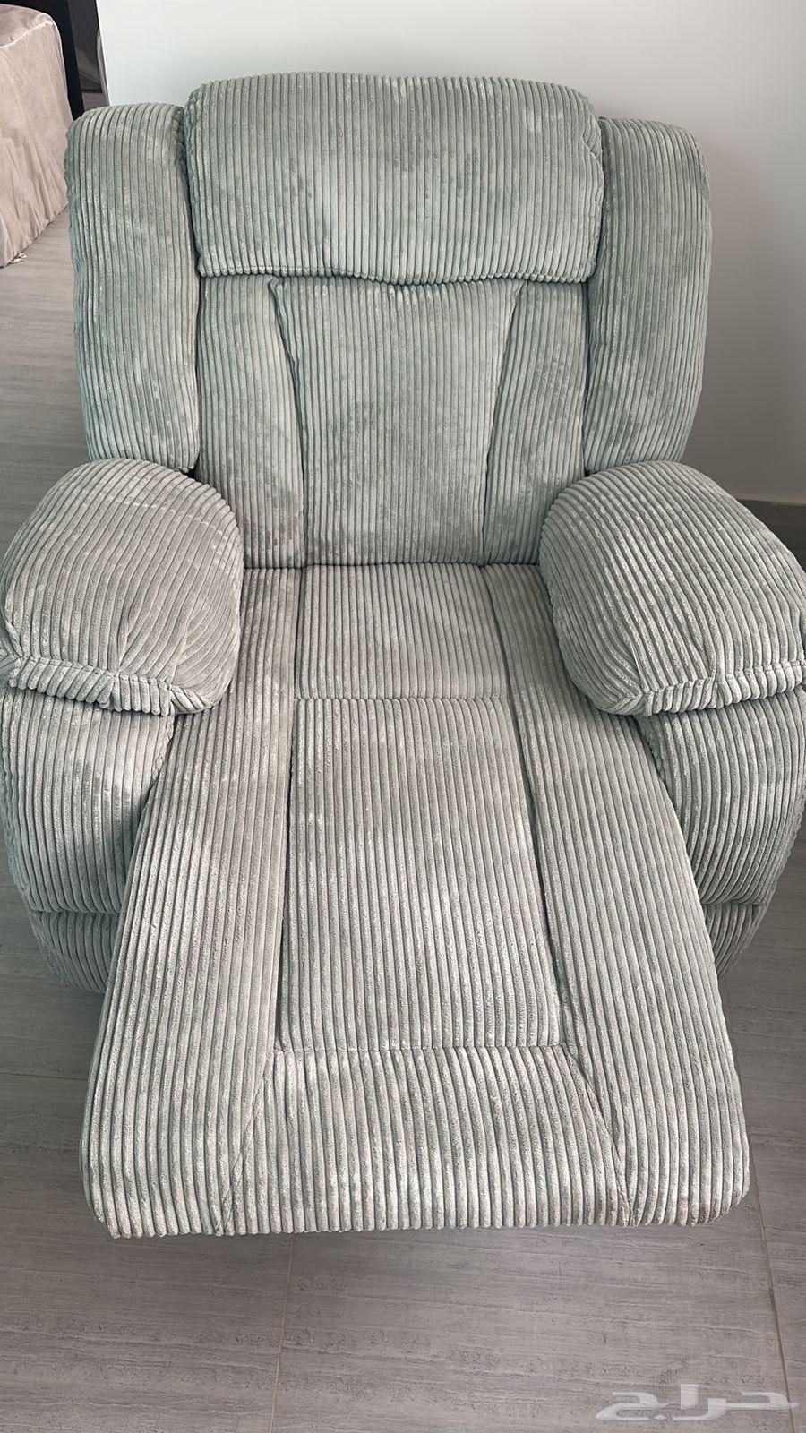 Sofa and dining table for sale, never used63668529859329114
