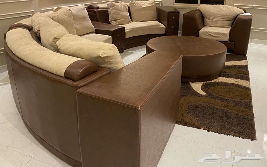 كنب دائري جلد ومخمل مع طاولة وزولية63670266302339110