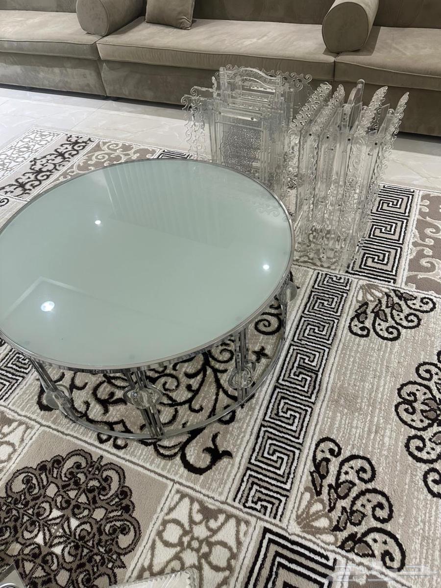 للبيع طاوله مع ملحقاتها63671667158785114