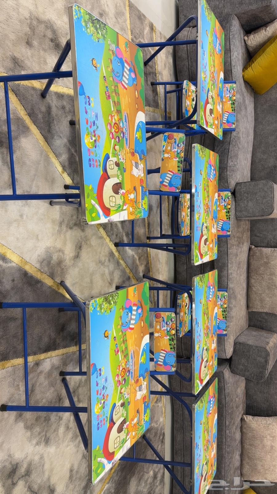 Children's tables and chairs63675857574786111