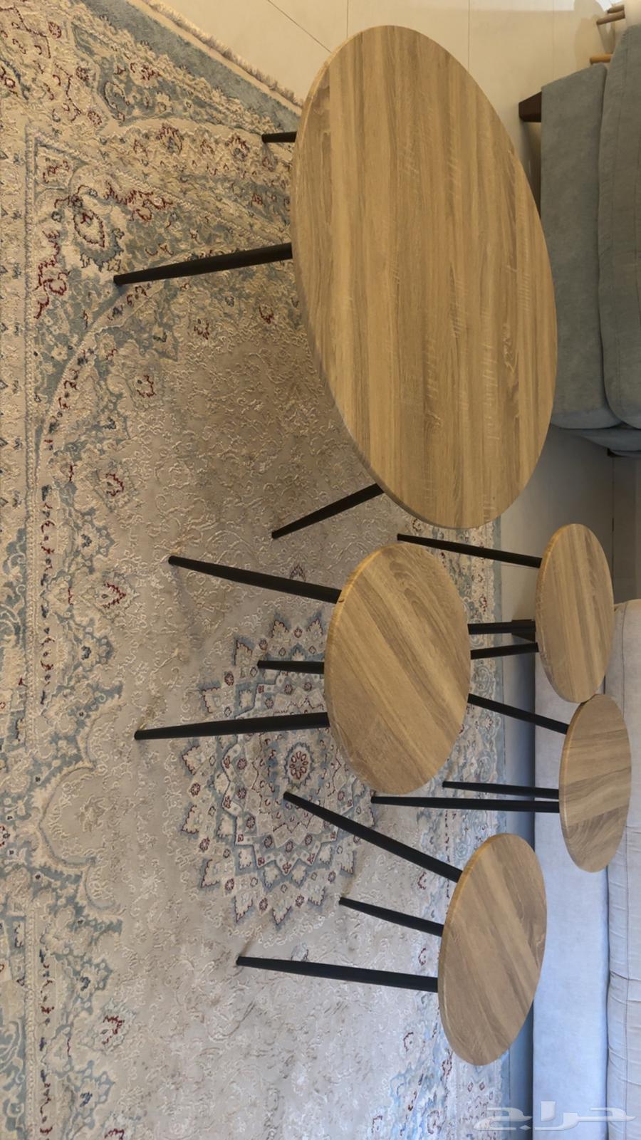Four serving tables with one large round table63678471244418111