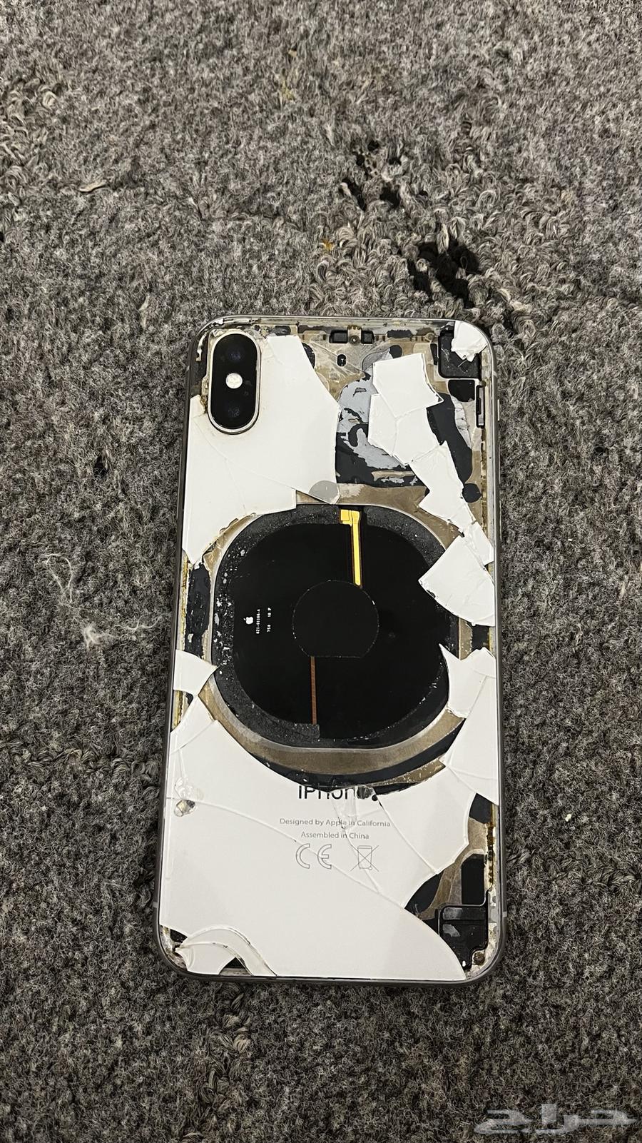 Phone x slightly damaged from the back and bottom. And the phone is almost clean63680280891139111