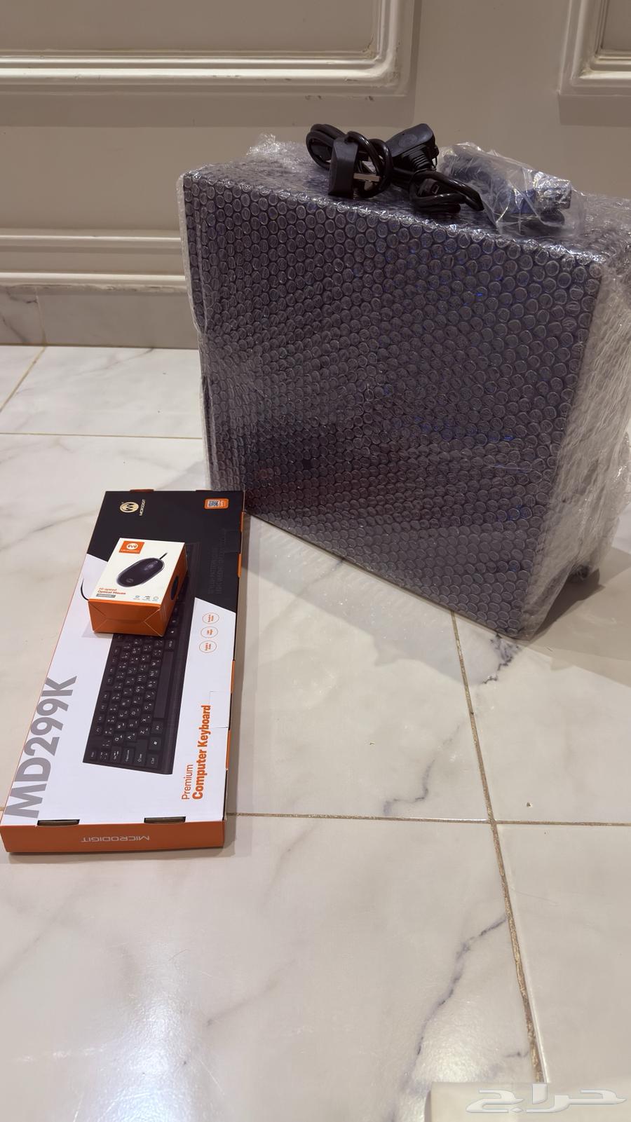 New desktop computer with accessories63677344008067110