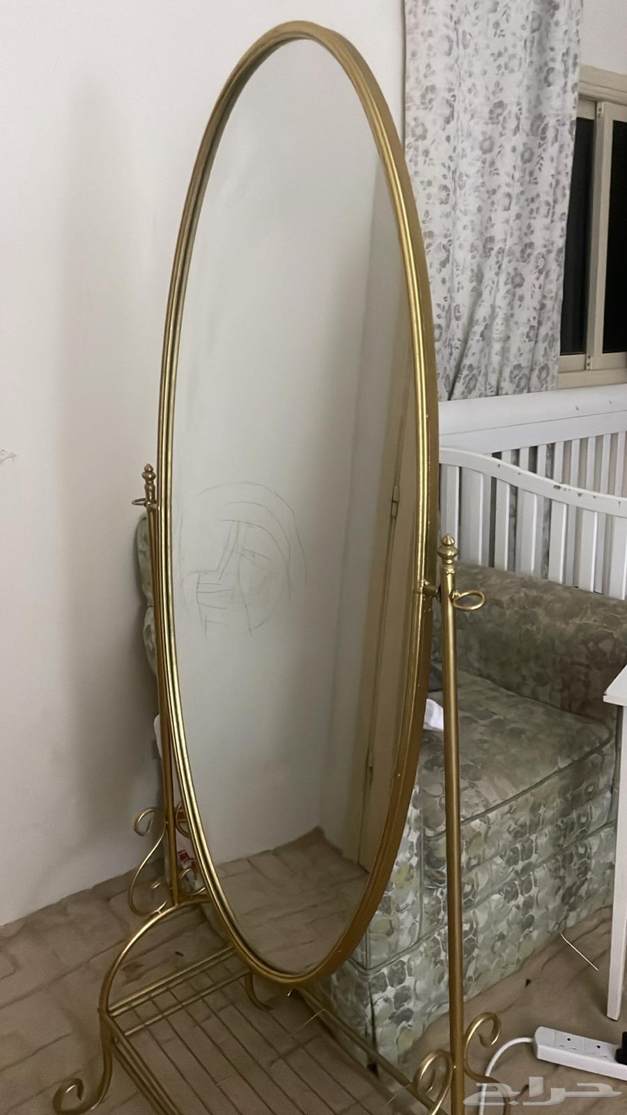 Three-tiered mirror for makeup and perfumes, and a long personal mirror63678927236737111