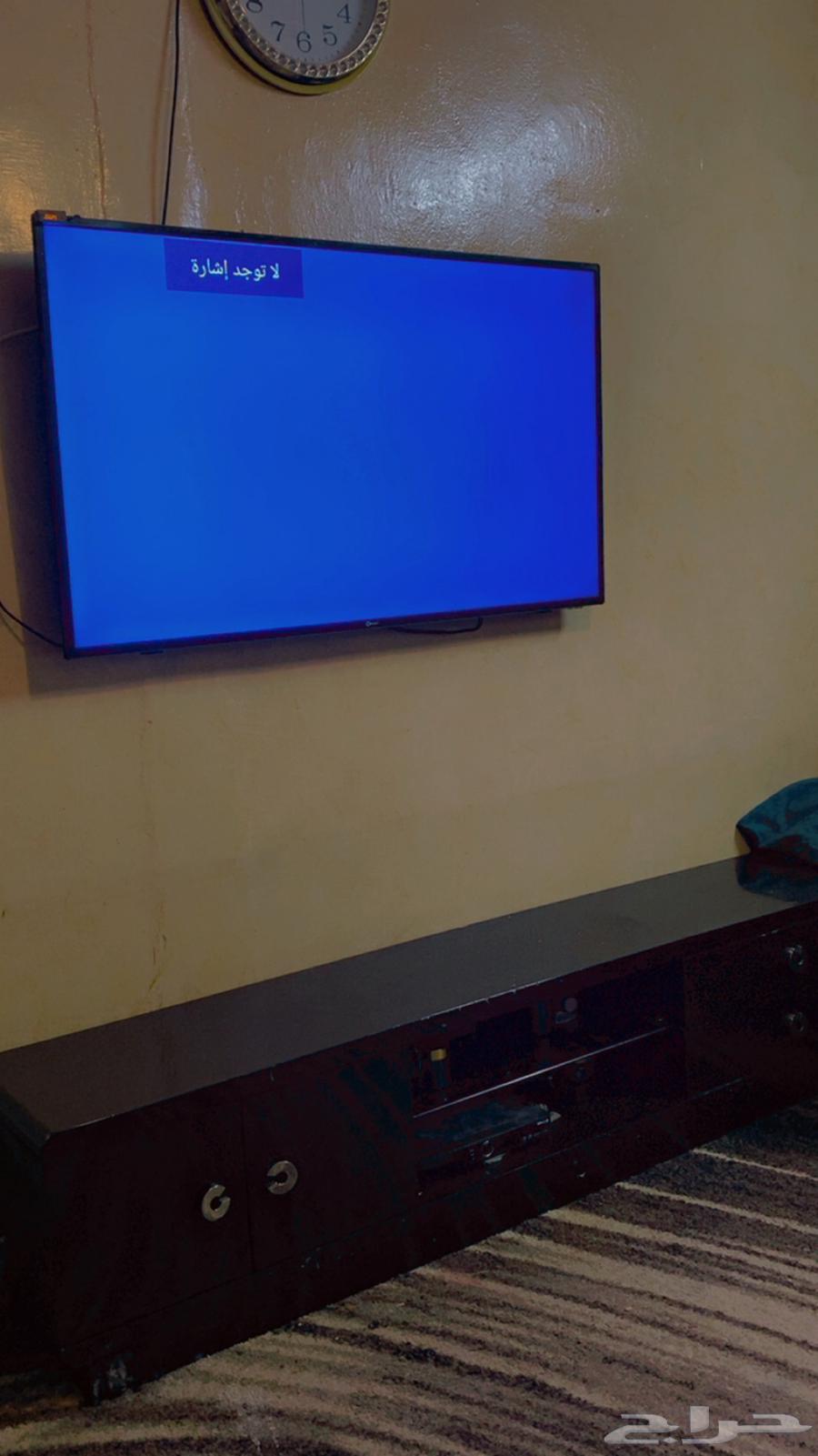 A semi-clean council that needs a simple wipe with the face along with screen rights 500 riyals63699299307778112