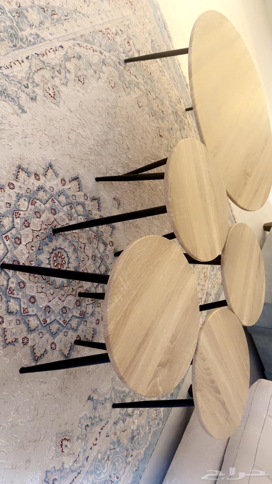 Four serving tables with one large round table63678471244418112