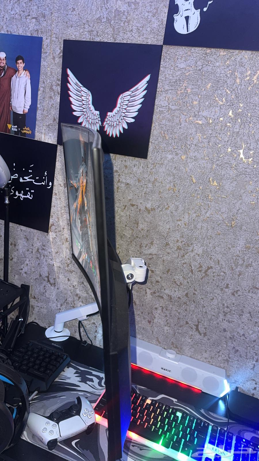 Complete and integrated setup for sale to the highest bidder63677082319361111