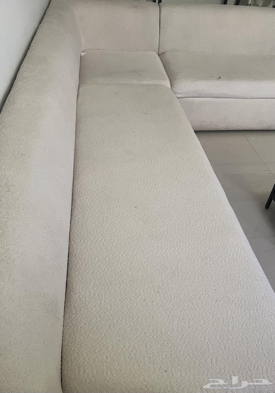 L-shaped beige sofa63680370534659112