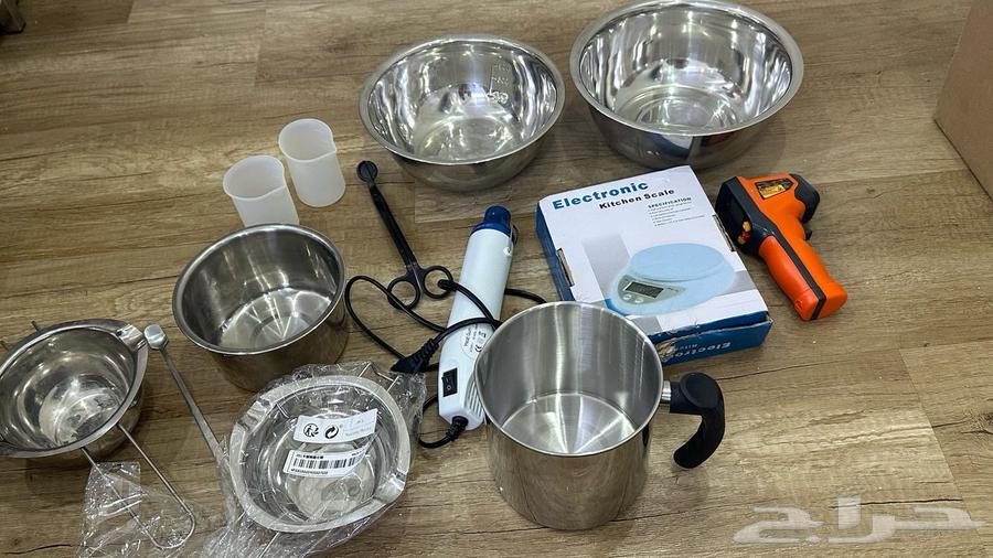 A complete set for candle making63675861291009113