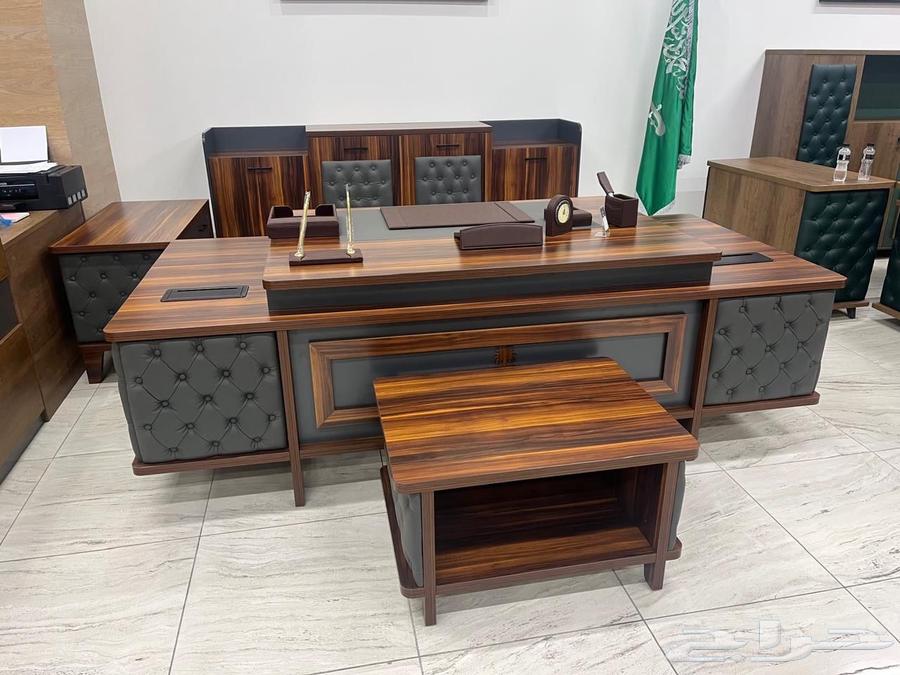 مكتب طقم فخم جلد و جديد مكاتب مدير كراسي متوفر63675944276355111
