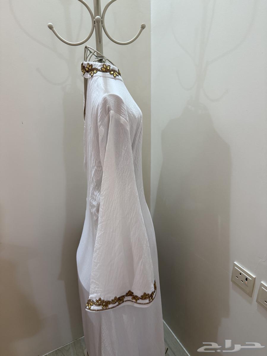 جلابيه من دبي والله جديده غير مستخدمه المقاس M63676112010498112