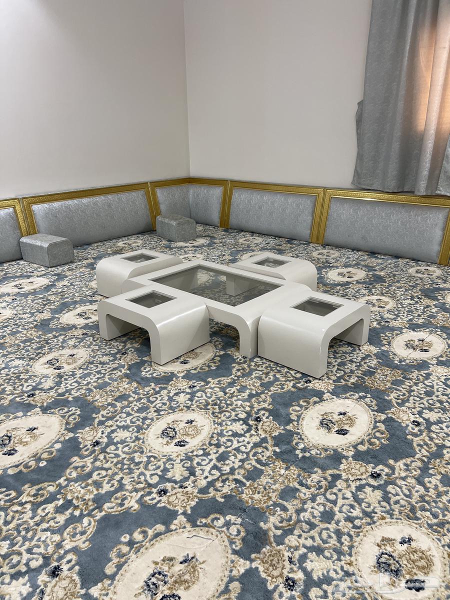 Floor tables63680906589825110