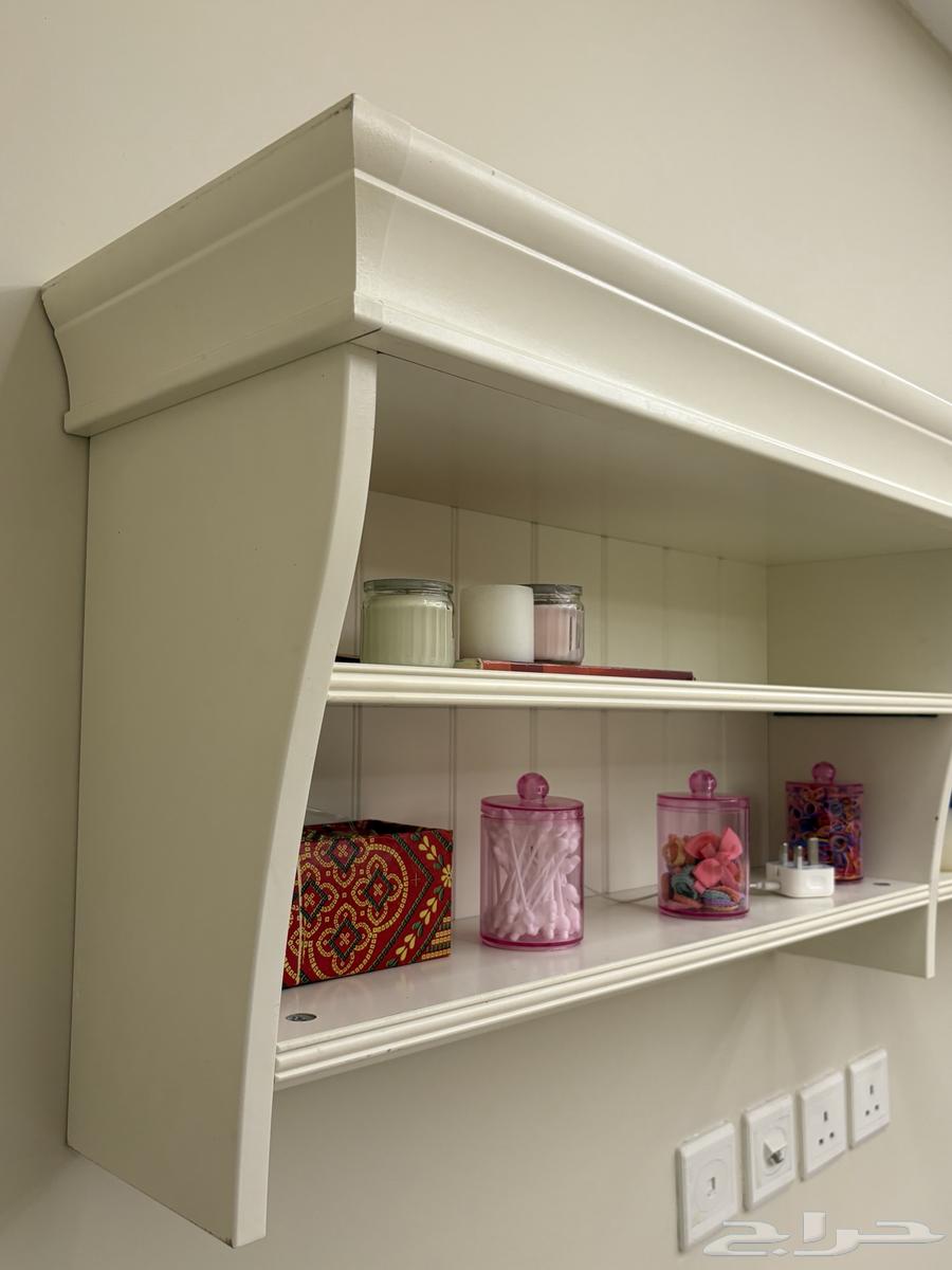 Desk, shelf, and dressing table63676735371393113