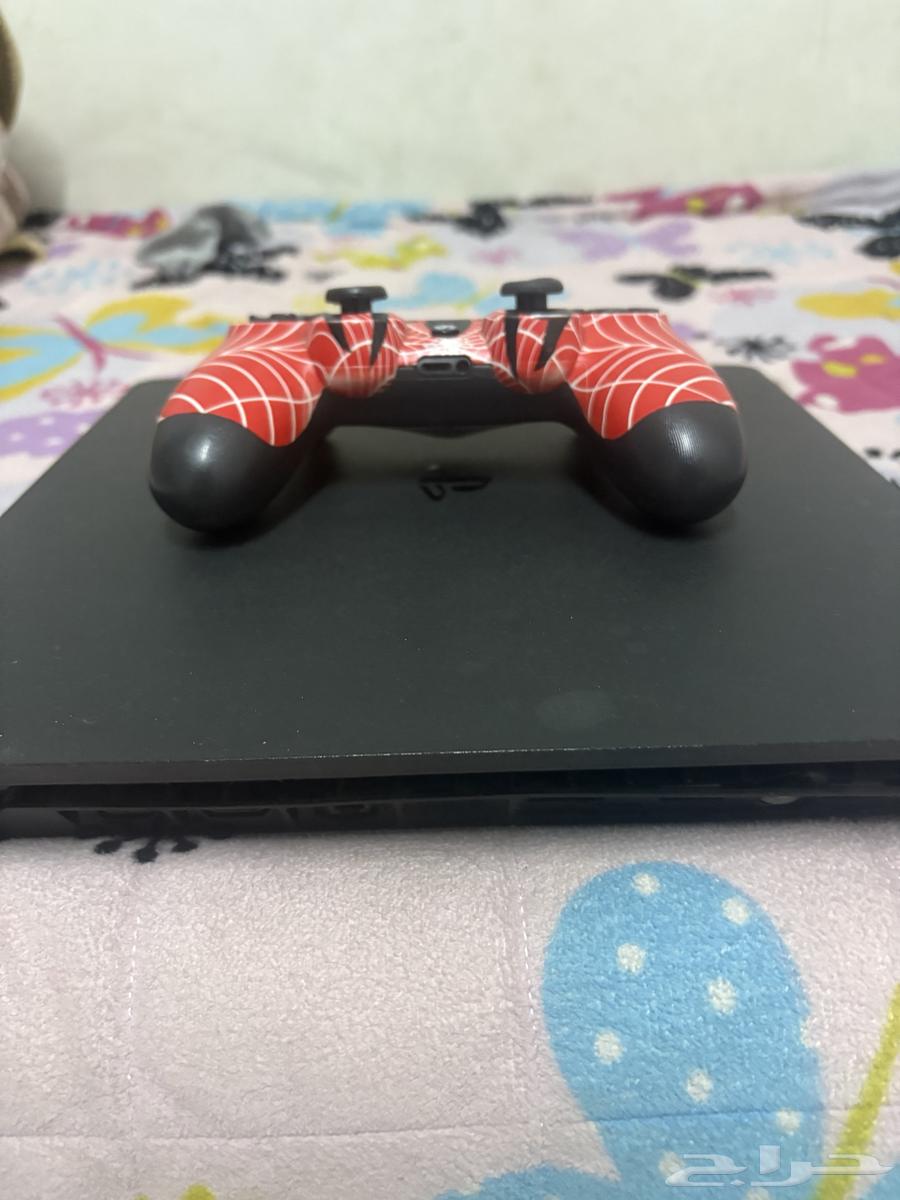 Clean Sony Four with hand63676735378690111