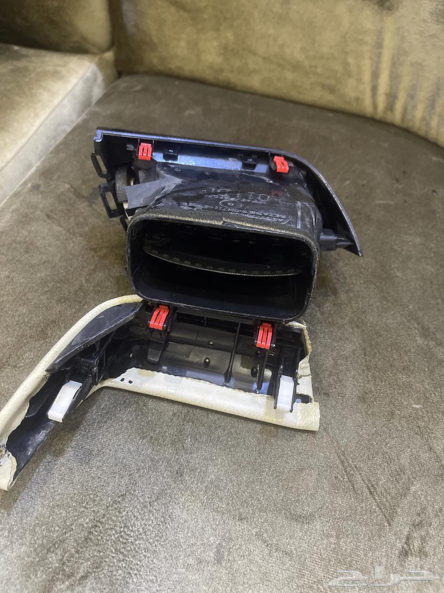 Air conditioner trim for the driver's side with the trim piece below it63736577533186114