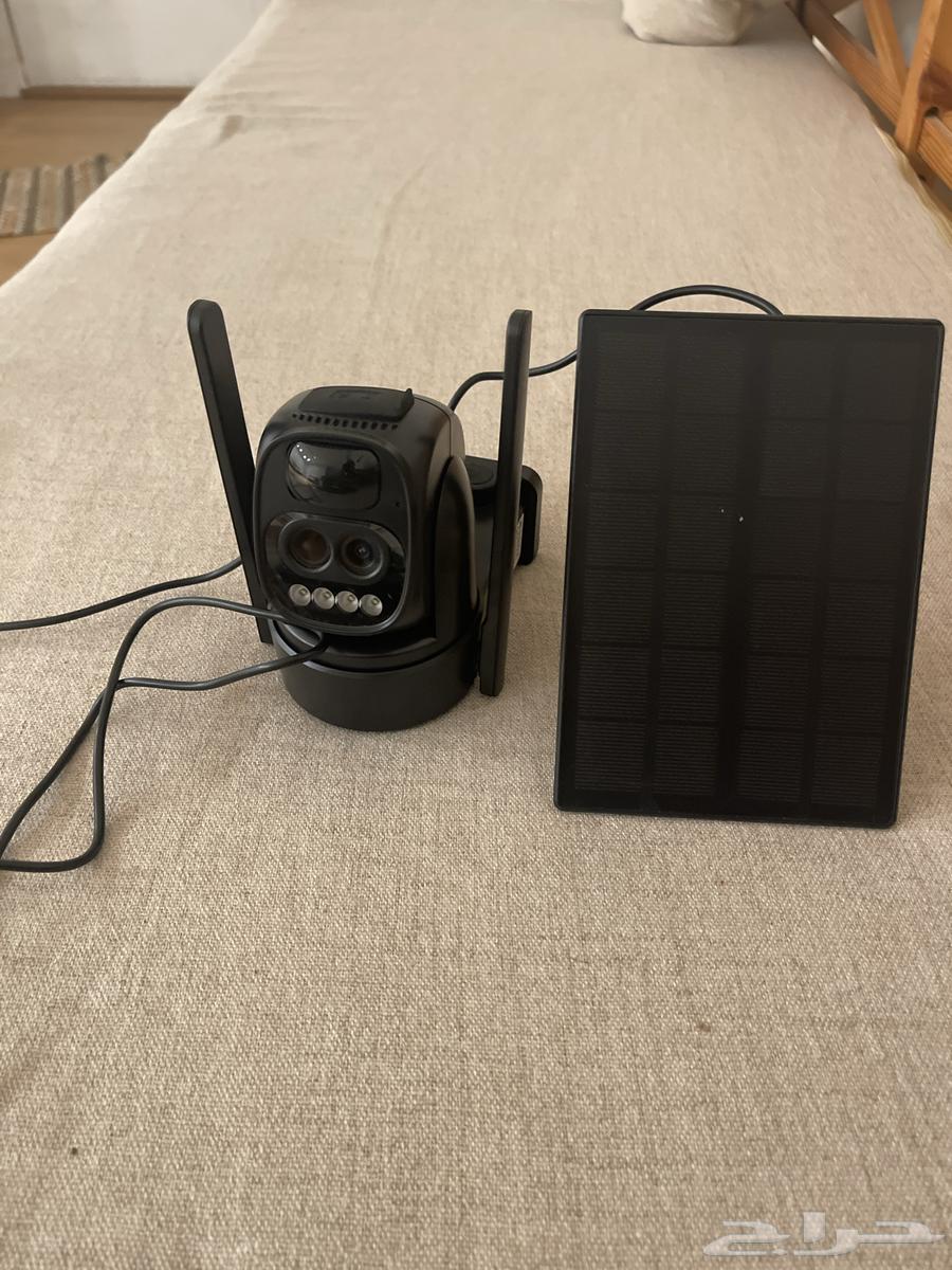 Solar-powered camera with internal battery63667680500097111