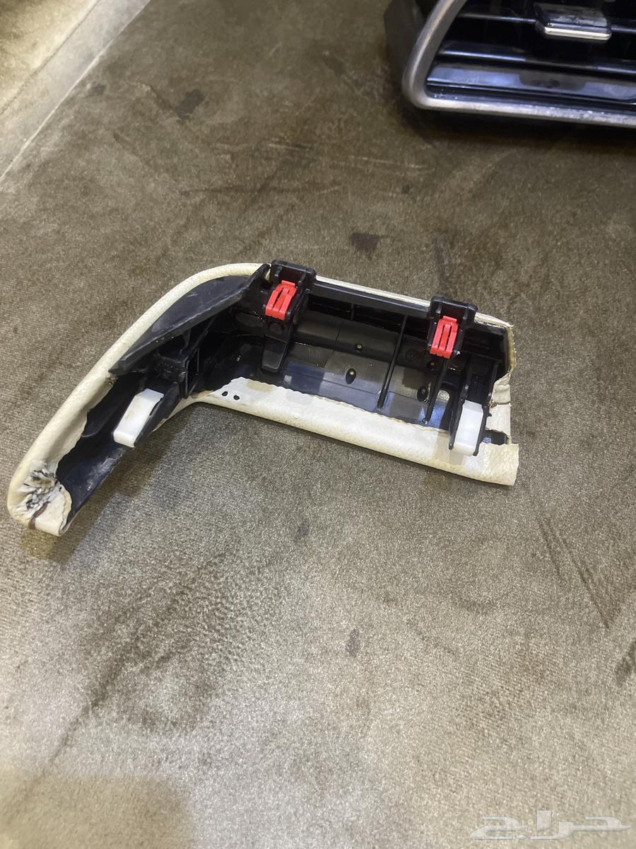 Air conditioner trim for the driver's side with the trim piece below it63736577533186113
