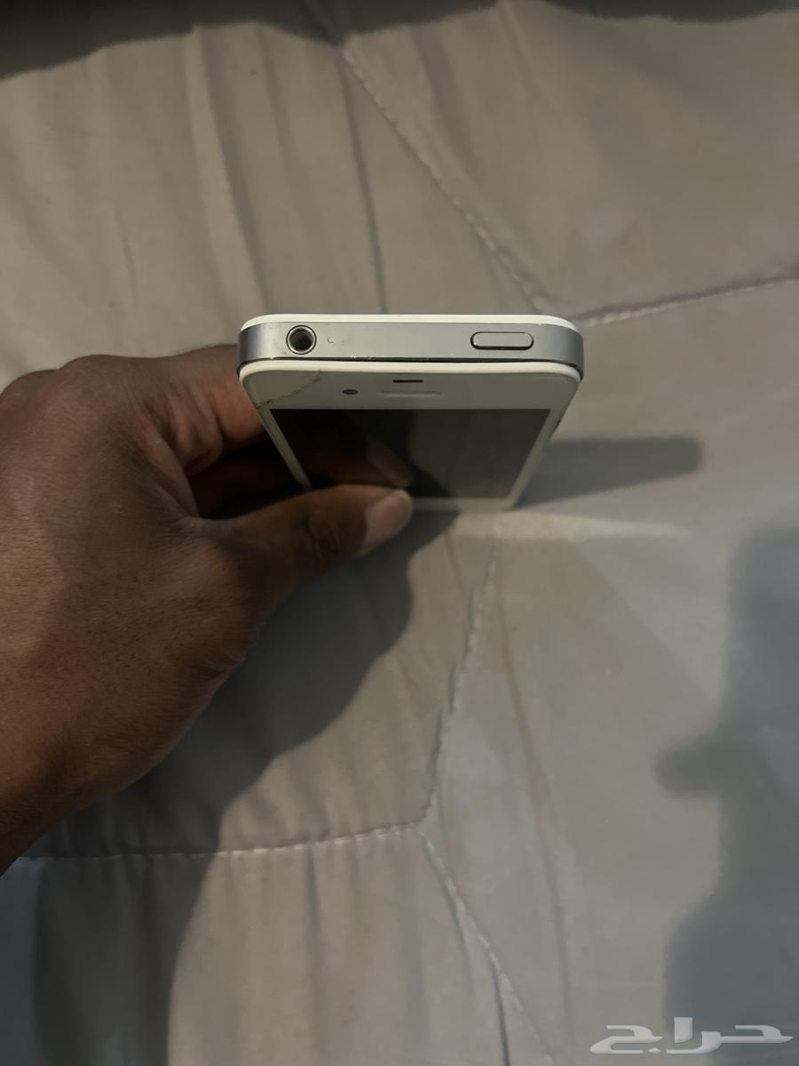 الجوال شبه نظيف يبي له بس شاحن63677260802177114