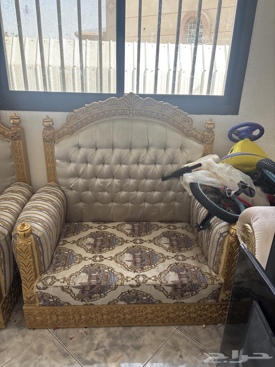 Sofas for sale, 6 cushions, 3 tables63680729813635111