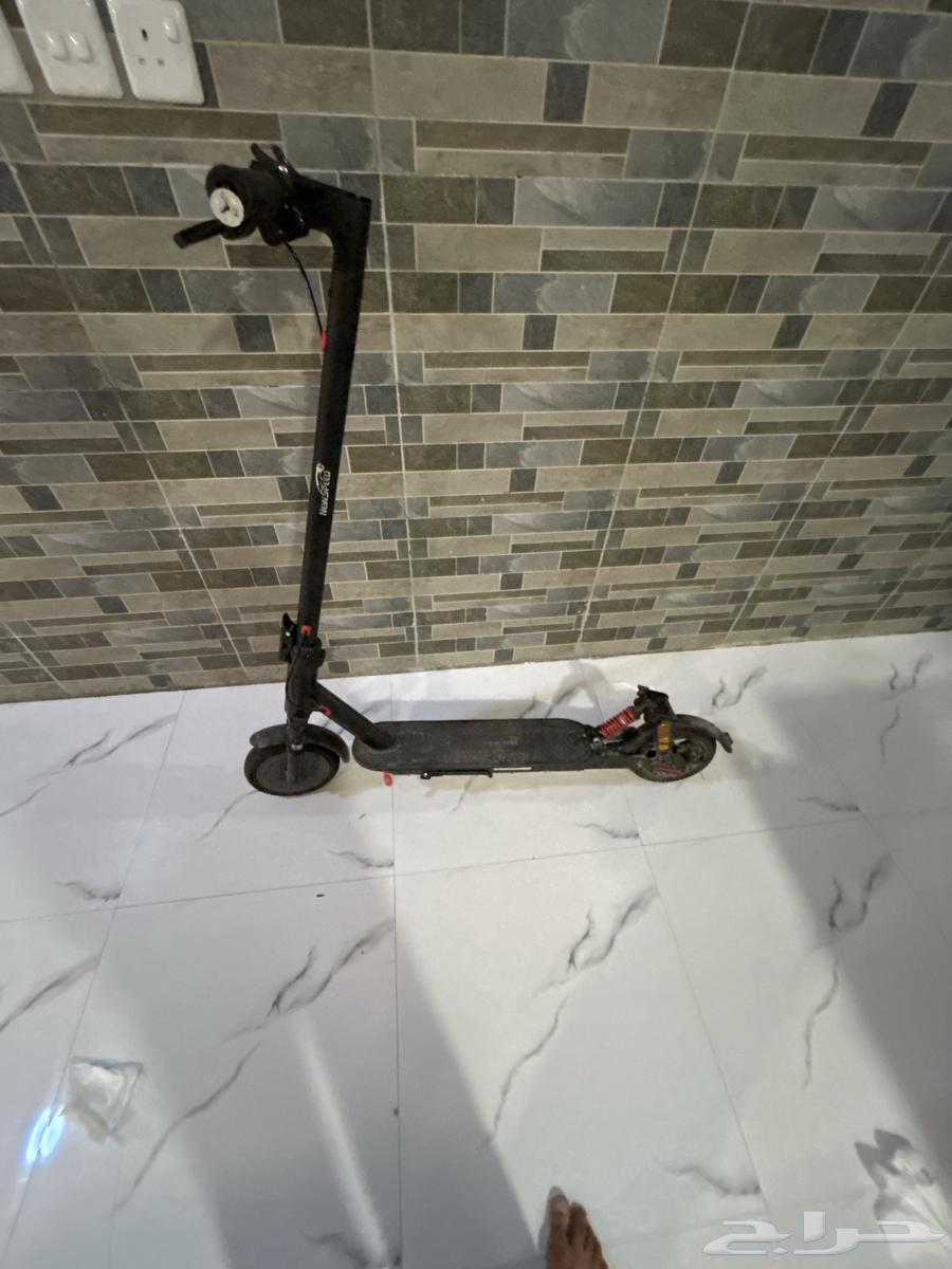 550 scooter, nothing in it but the horn is broken or the signal63679744154242110