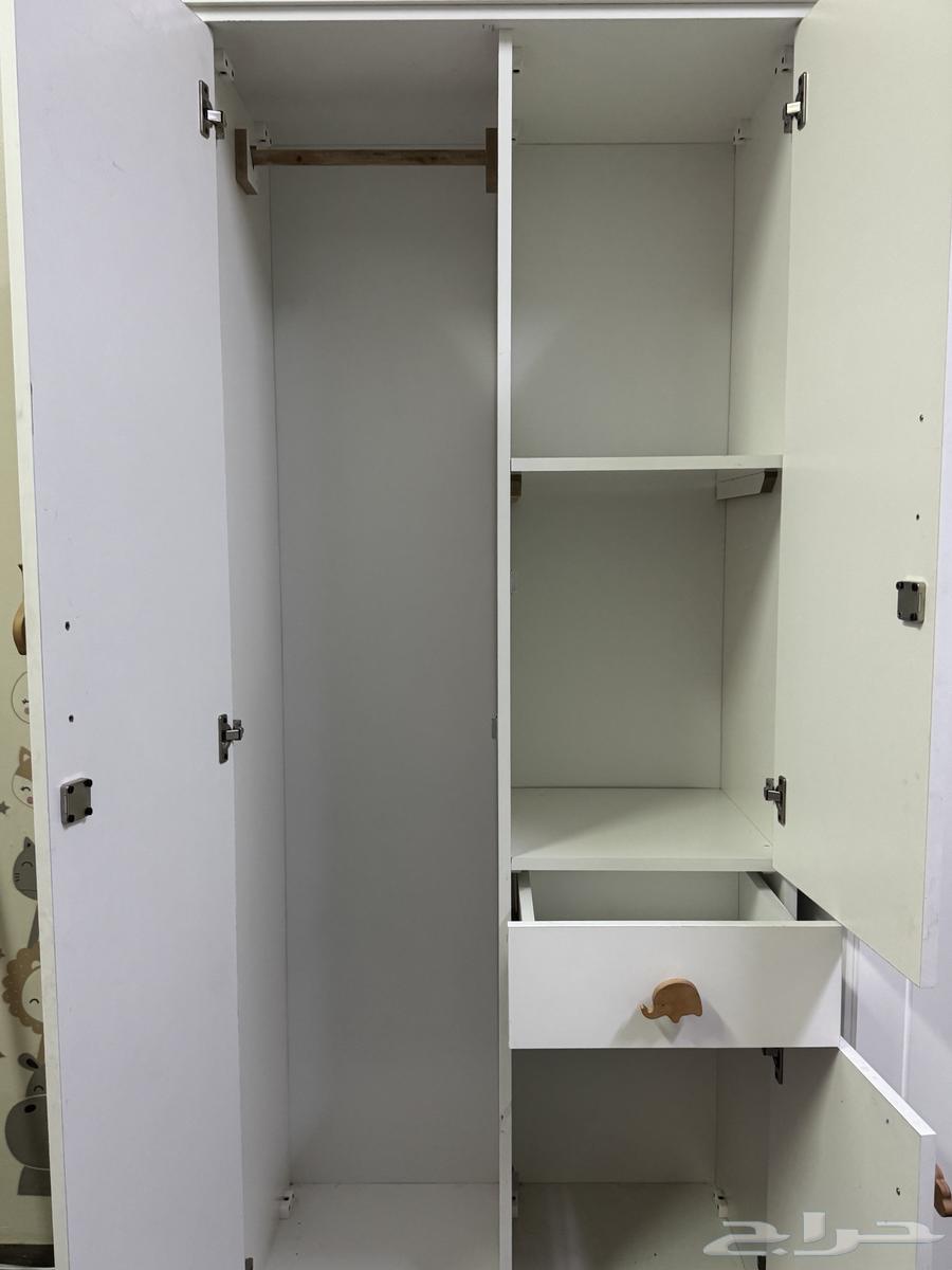 Used closet, clean and without any damage63680551063171110