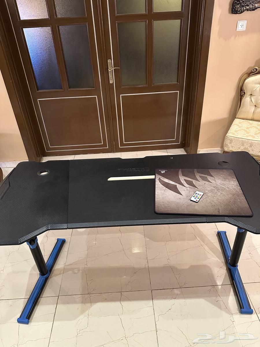 Black PC table, coffee table, and TV stand, all black63681000940803110