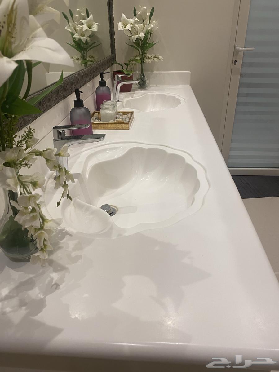 Marble double sink, very clean with mirror, 2.5 meters wide, for sale63677343967105111