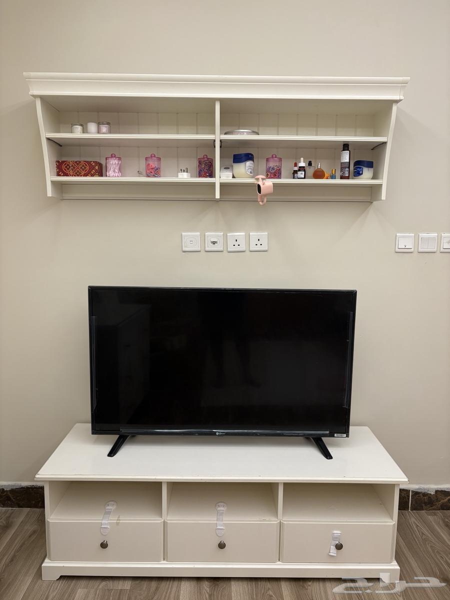 Desk, shelf, and dressing table63676735371393111