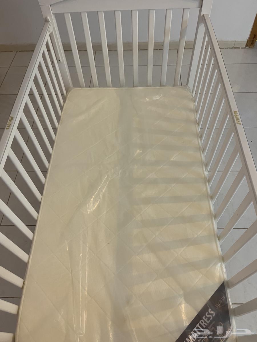 سرير اطفال ماركة جونيورز63677938384386111
