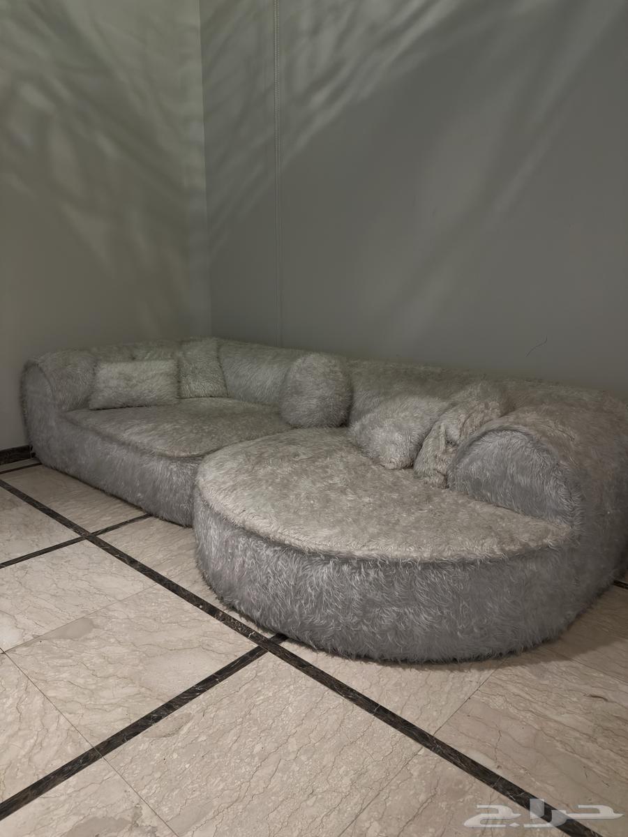 White fur sofa63679919143555111