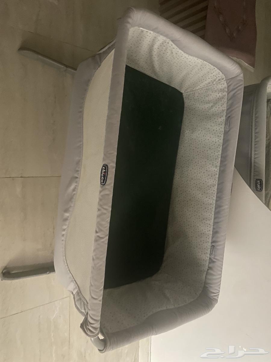 سرير أطفال مع هزازة كهربائيه وكرسي استرخاء63680462956803110
