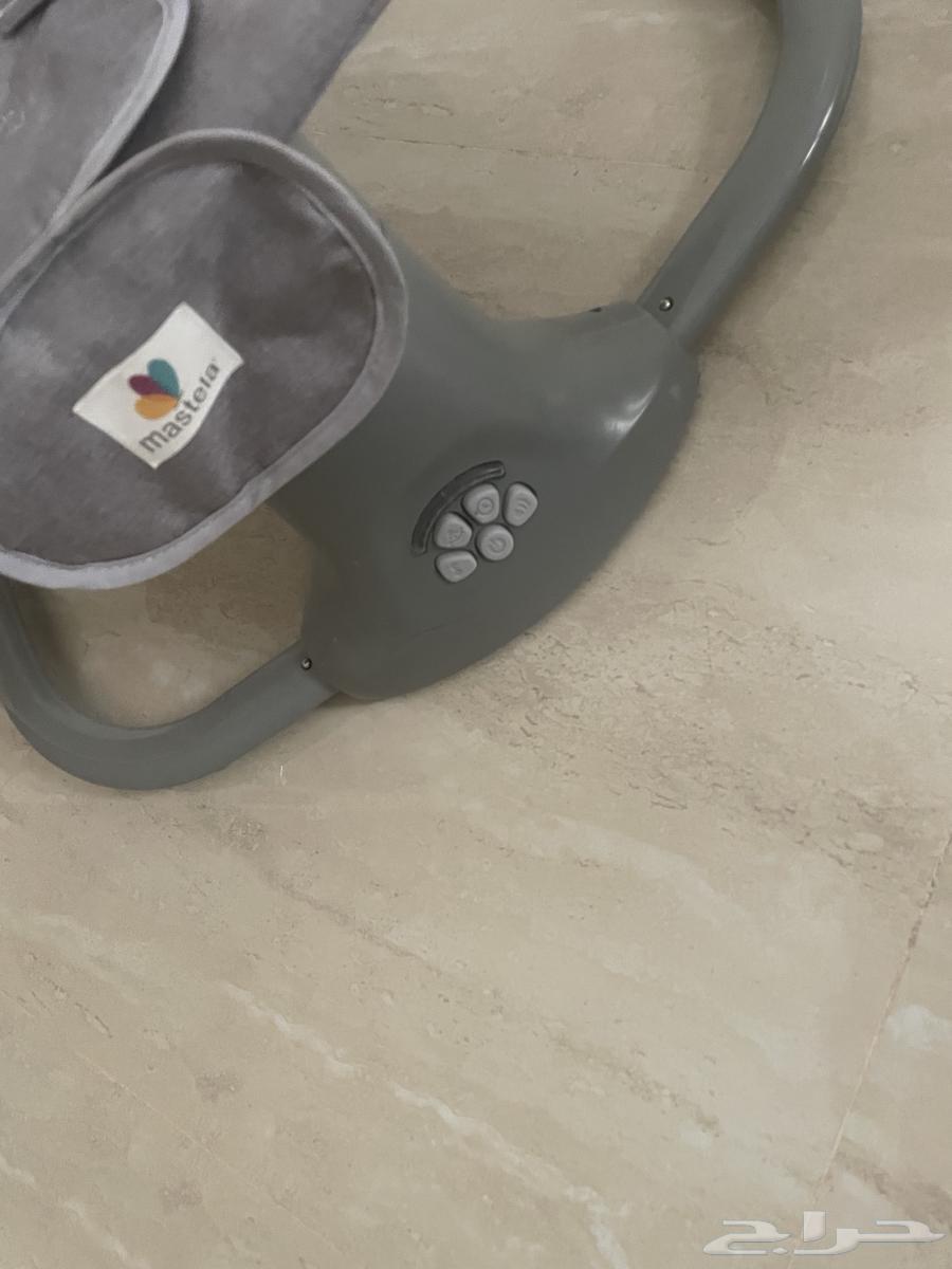 سرير أطفال مع هزازة كهربائيه وكرسي استرخاء63680462956803111