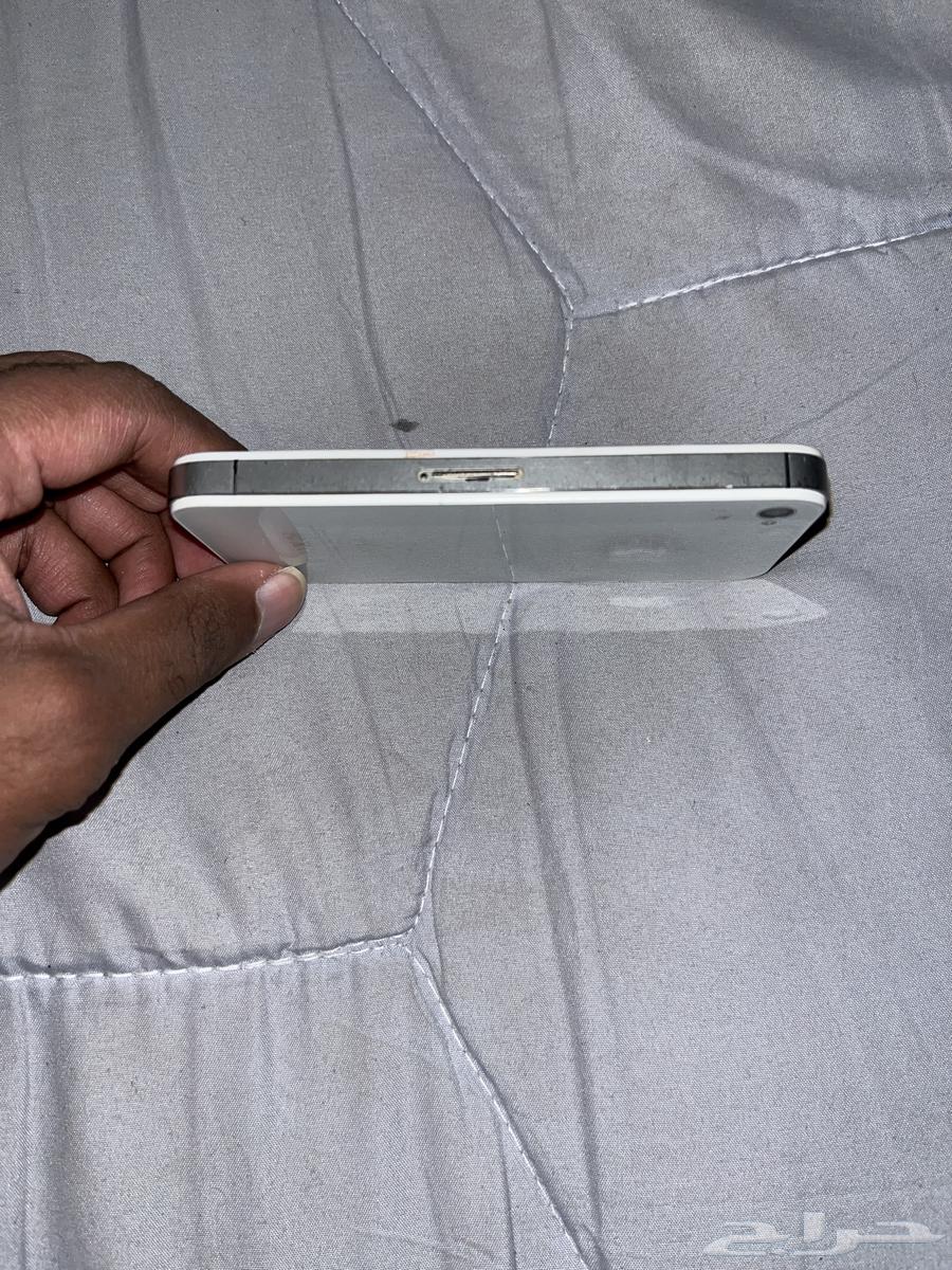 الجوال شبه نظيف يبي له بس شاحن63677260802177112