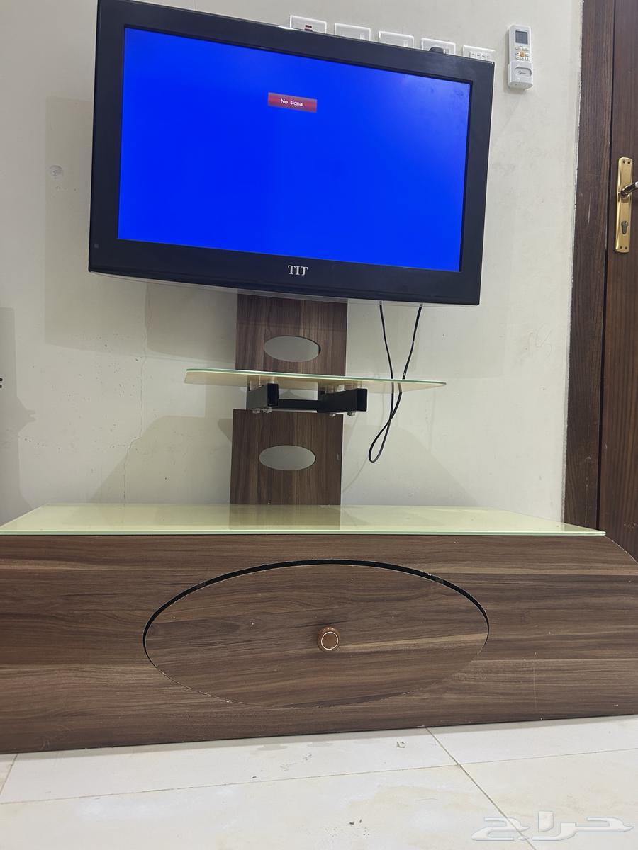 Screen and table63679748138369110