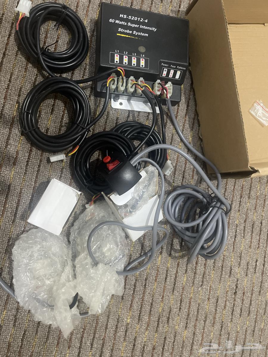 Shiny white flashes with front and rear device63727526305537111