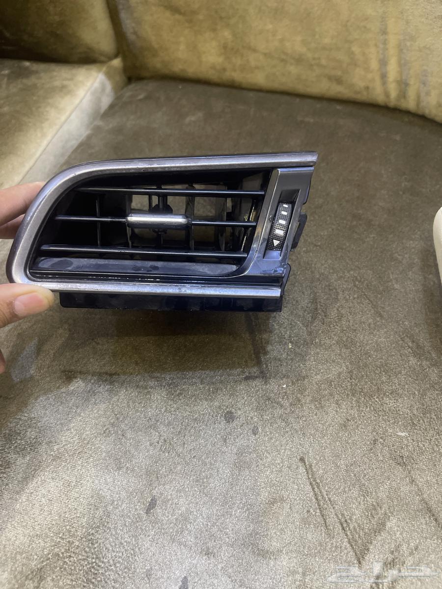 Air conditioner trim for the driver's side with the trim piece below it63736577533186111