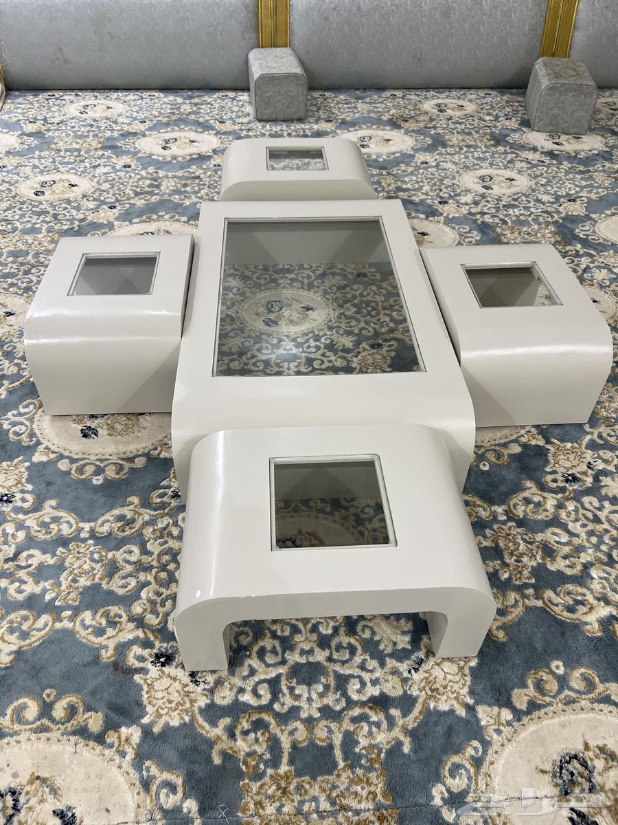 Floor tables63680906589825111