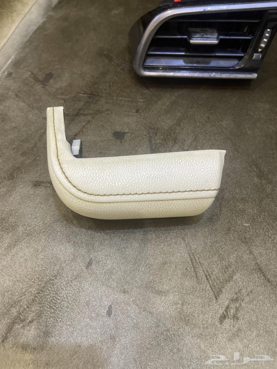 Air conditioner trim for the driver's side with the trim piece below it63736577533186112